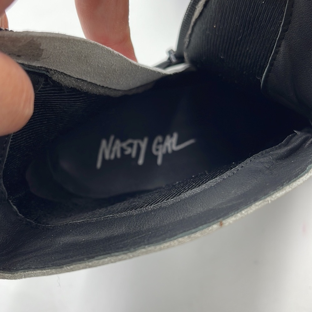 Nasty Gal Curve The Haters Two-Tone Leather Ankle Boots - Picture 9 of 13